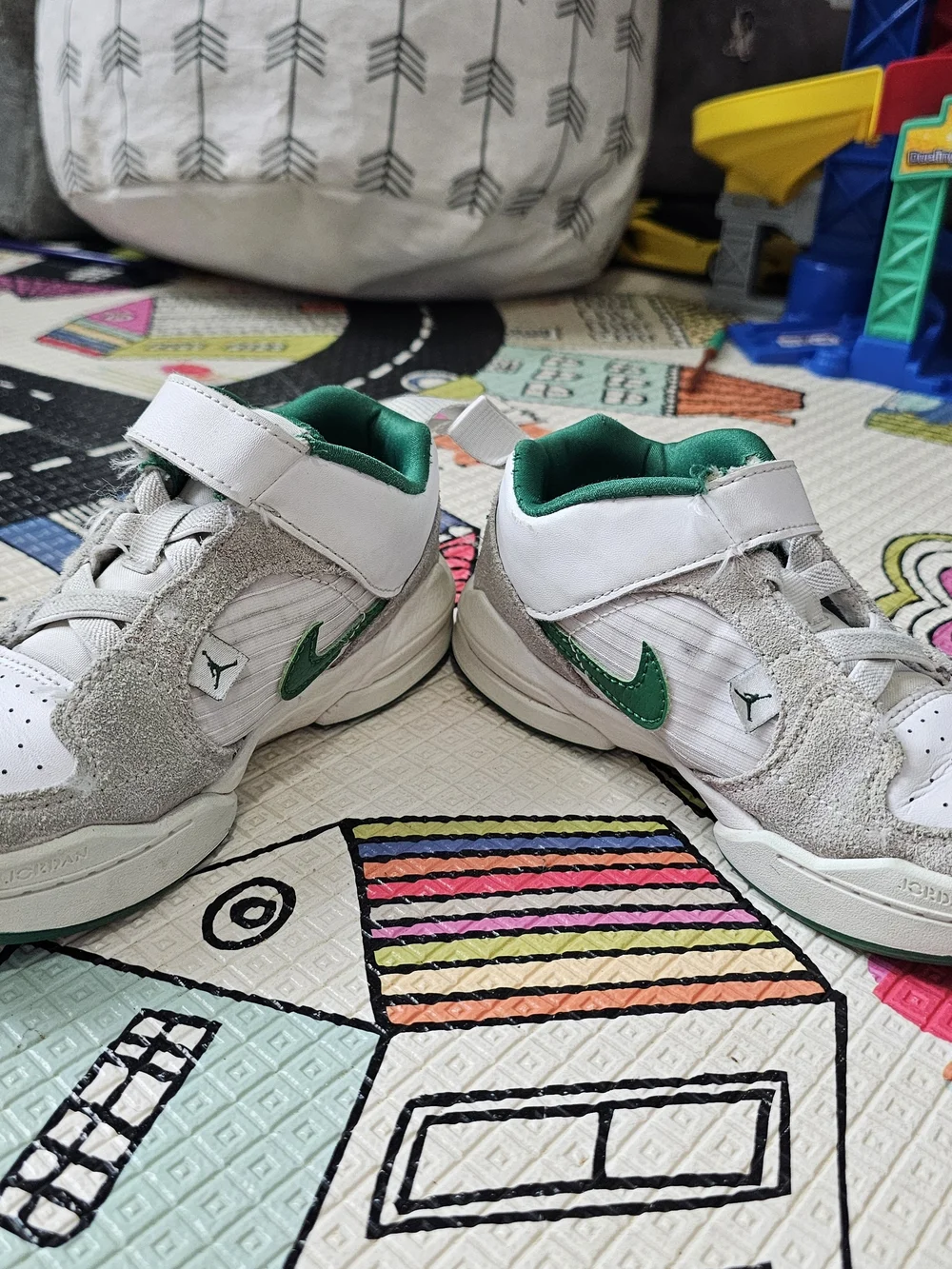 Jordan Kids' White & Green Low-Top Sneakers